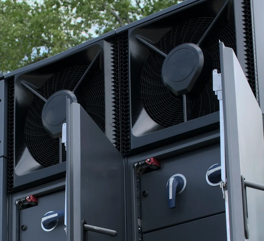 Cooling distribution unit mounted on top of a Laika power cabinet